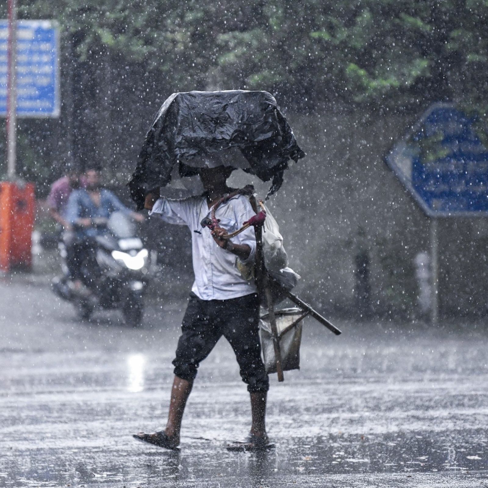 இன்று உருவாகிறது காற்றாழுத்த தாழ்வு பகுதி.. எங்கெல்லாம் மழை தெரியுமா..?