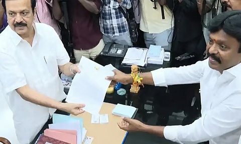 ராஜினாமாவை திரும்பப் பெற இசக்கி சுப்பையா கடிதம்: சட்டசபை செயலகத்தின் முடிவு என்ன? பரபரப்பில் தமிழக அரசியல்!