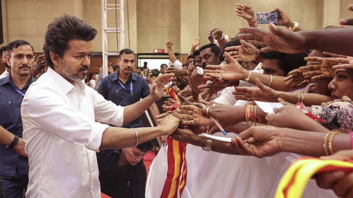 ECR-ல் ரிசார்ட்டுகள், ஹோட்டல்கள் தீவிரமாக ரூம் தேடும் தவெக!