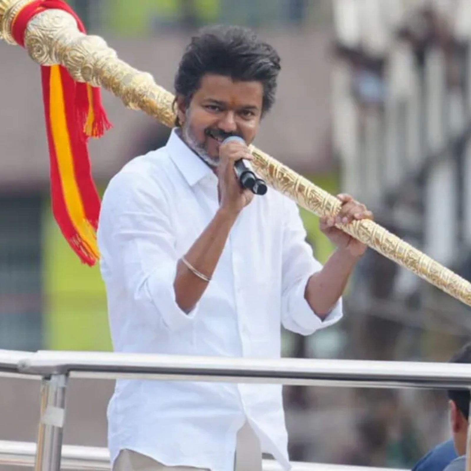 மறு அறிவிப்பு வரும் வரை எந்த நிகழ்ச்சிகளையும் நடத்த வேண்டாம் - மாவட்ட நிர்வாகிகளுக்கு விஜய் உத்தரவு!
