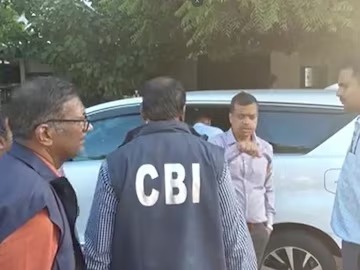 கரூர் கூட்ட நெரிசல்: சிபிஐ விசாரணையில் உள்ளூர் வணிகர்களுக்குச் சம்மன்!