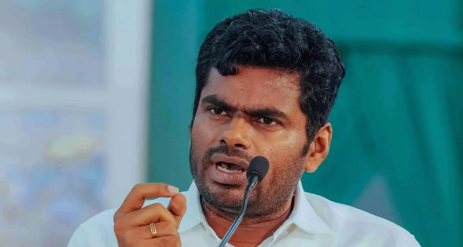 புதிய கட்சி தொடங்கப் போகிறாரா? பதிவு நடைமுறைக்காக காத்திருக்கும் அரசியல் வட்டாரம்!