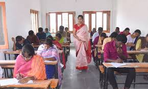 பணியில் உள்ள ஆசிரியர்களுக்கும் 'டெட்' தேர்ச்சி கட்டாயம்- தமிழக அரசு பரிசீலனை