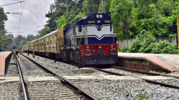 விடுமுறை முடிந்து சென்னை திரும்புவோருக்காக: மதுரை, நெல்லையில் இருந்து முன்பதிவில்லா சிறப்பு ரயில்கள்!