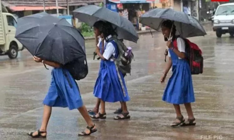 தொடர் மழையால் இயல்பு நிலை பாதிப்பு: சென்னை, திருவள்ளூர் மாவட்டப் பள்ளிகளுக்கு இன்று விடுமுறை!