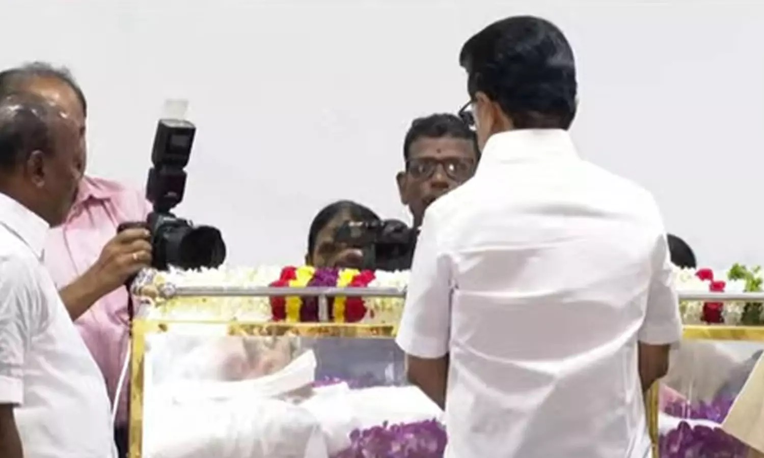 பிரபலத் தயாரிப்பாளர் ஏ.வி.எம். சரவணன் காலமானார்: முதல்வர் மு.க. ஸ்டாலின் நேரில் அஞ்சலி!