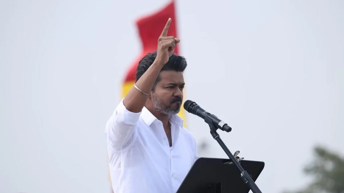 டெபாசிட் ஆபத்தில்? தவெக தலைவர் விஜய்க்கு 3 முக்கிய சர்வே எச்சரிக்கை!
