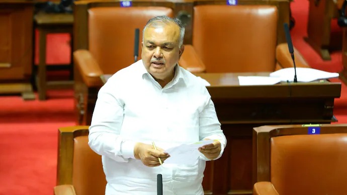 “பதவியேற்ற 48 மணி நேரத்தில் அதிரடி முடிவு!”