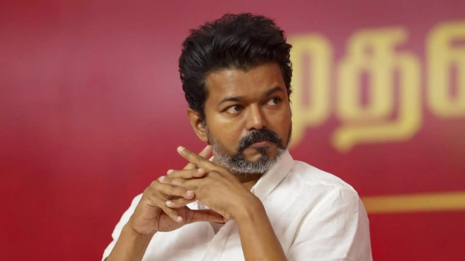 ஆட்சி அமைப்பதற்கான அடுத்த கட்ட நகர்வா? கவர்னரை சந்திக்கிறார் விஜய்!