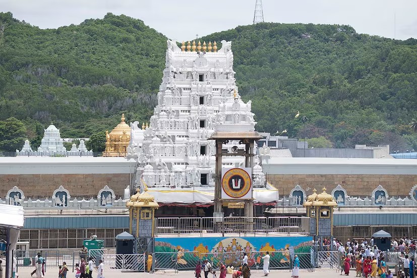 திருப்பதி பக்தர்களுக்கு குட் நியூஸ்: ஒரு மெசேஜ் போதும்! சுலபமாக டிக்கெட் புக் செய்ய புதிய வசதி அறிமுகம்!