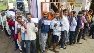 பீகார் தேர்தல்: மாலை 3 மணி நிலவரப்படி 53.77% வாக்குகள் பதிவு - விறுவிறுப்புடன் தொடரும் வாக்களிப்பு!