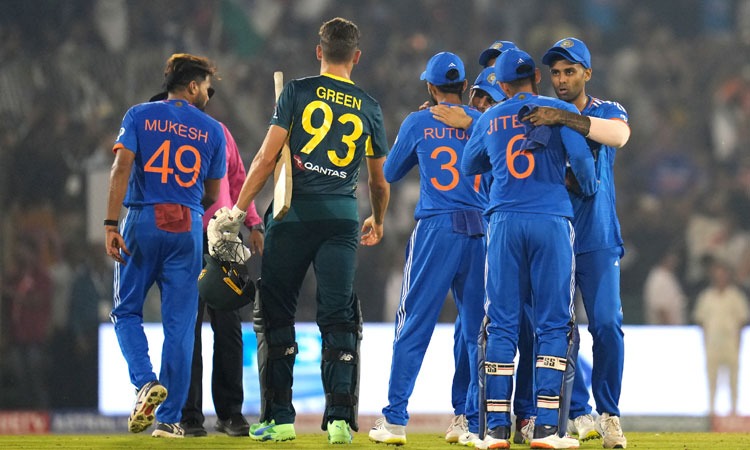 4-வது டி20: சுழல் பந்துவீச்சில் சிக்கிய ஆஸ்திரேலியா! - 48 ரன்கள் வித்தியாசத்தில் அபார வெற்றி பெற்றது இந்திய அணி!