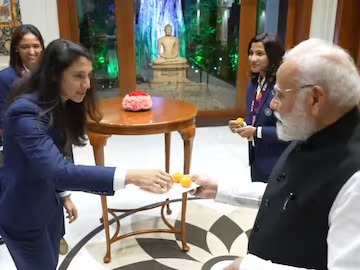 “பளபளப்பான சருமத்திற்கு ரகசியம் என்ன?” - பிரதமர் மோடி அளித்த சுவாரஸ்யமான பதில்!