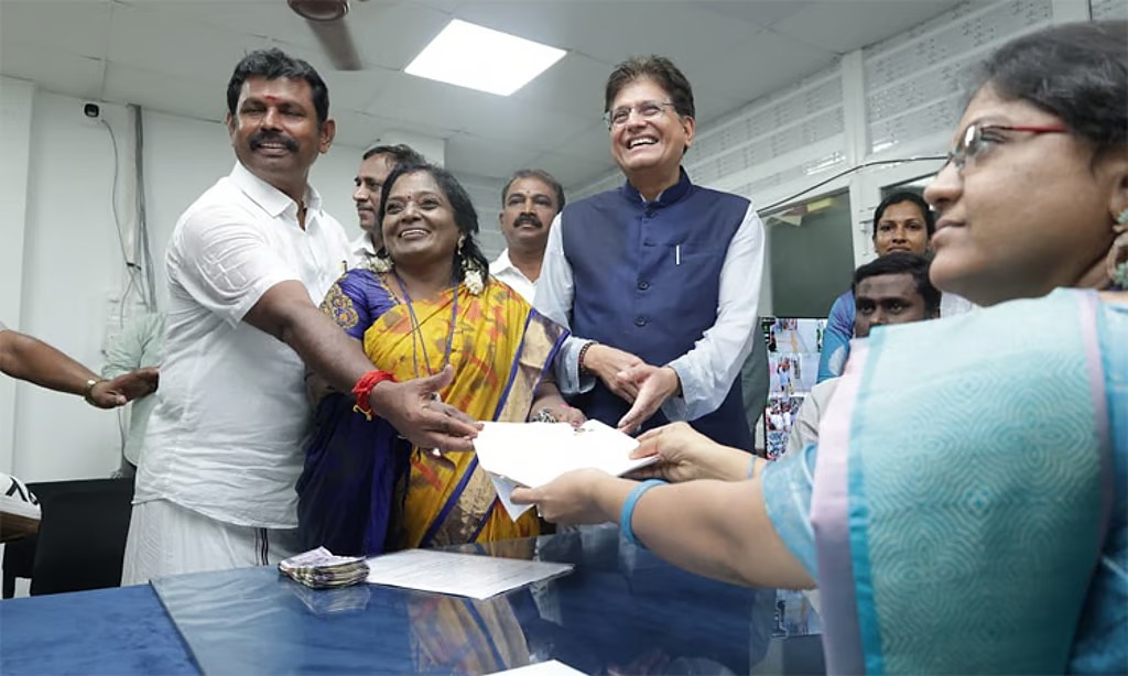 மயிலாப்பூர் தொகுதியில் பா.ஜ.க. வேட்பாளர் தமிழிசை சவுந்தரராஜன் வேட்புமனு தாக்கல்: "தாமரை மலரும்" என உறுதி