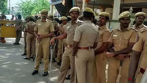 தமிழகத்தில் உச்சகட்ட பாதுகாப்பு: முக்கிய இடங்களில் போலீஸ் குவிப்பு - உளவுத்துறை எச்சரிக்கையால் அதிரடி!