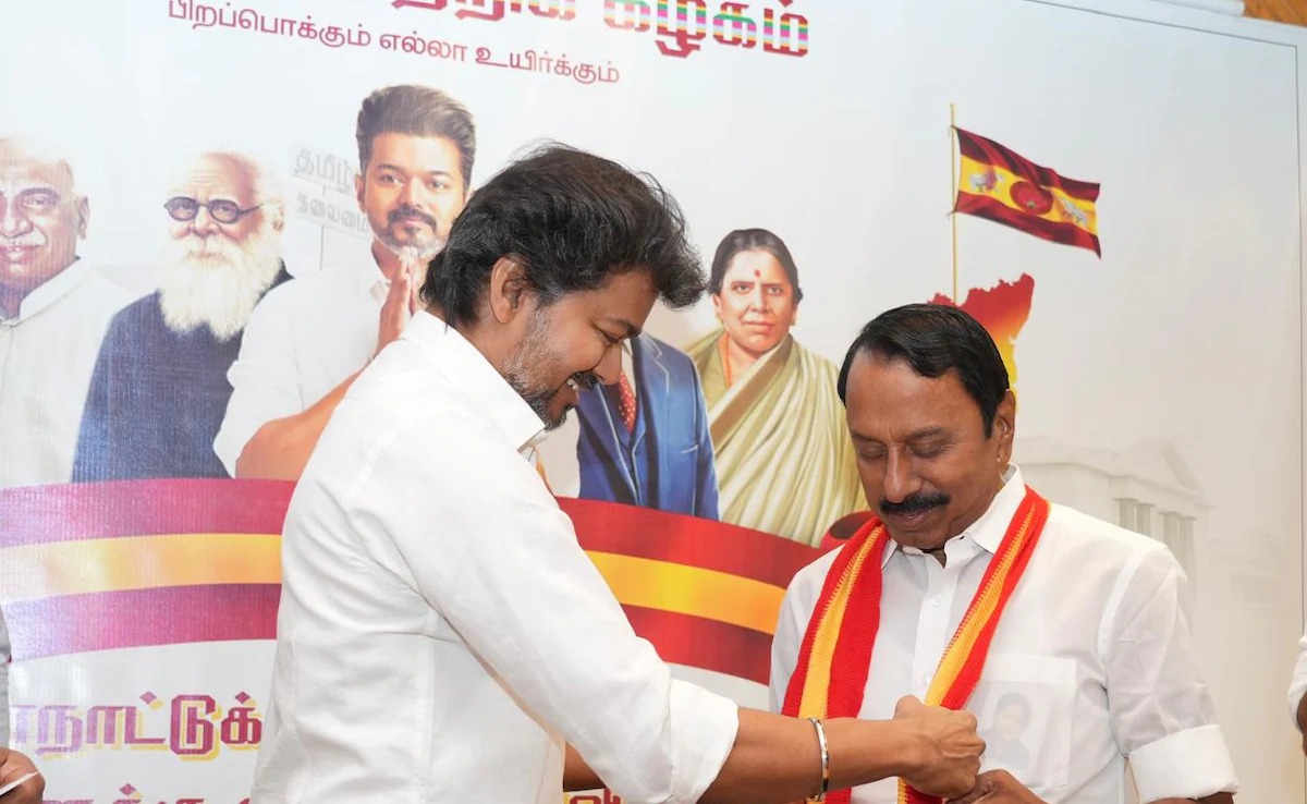 செங்கோட்டையன் சொன்னதும் கேட்காத விஜய்?