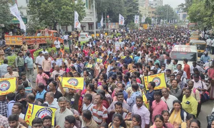 சென்னையில் 16-வது நாளாக நீடிக்கும் இடைநிலை ஆசிரியர்கள் போராட்டம்: 2,500-க்கும் மேற்பட்டோர் கைது!