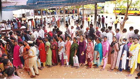 புதுச்சேரியில் புதிய வரலாறு: 89.87% வாக்குகள் பதிவு - ஜனநாயகத் திருவிழாவில் மக்கள் எழுச்சி!