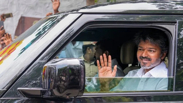 டெல்லி நோக்கி முதல்வர் விஜய் பயணம்! அரசியல் வட்டாரத்தில் பரபரப்பு.. முக்கிய சந்திப்புகள் நடக்குமா?
