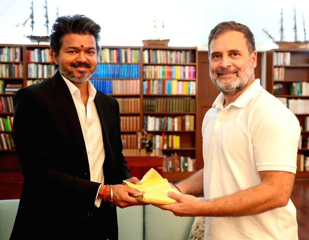 டெல்லியில் முக்கிய அரசியல் சந்திப்பு! ராகுல் காந்தி, சோனியா காந்தியை சந்தித்த முதல்வர் விஜய்