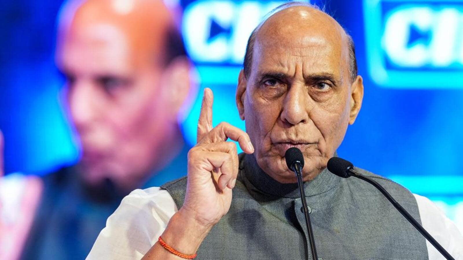 இந்தியாவின் வளர்ச்சியை தடுக்க முடியாது: அமெரிக்க வரி நடவடிக்கைக்கு ராஜ்நாத் சிங் பதிலடி !