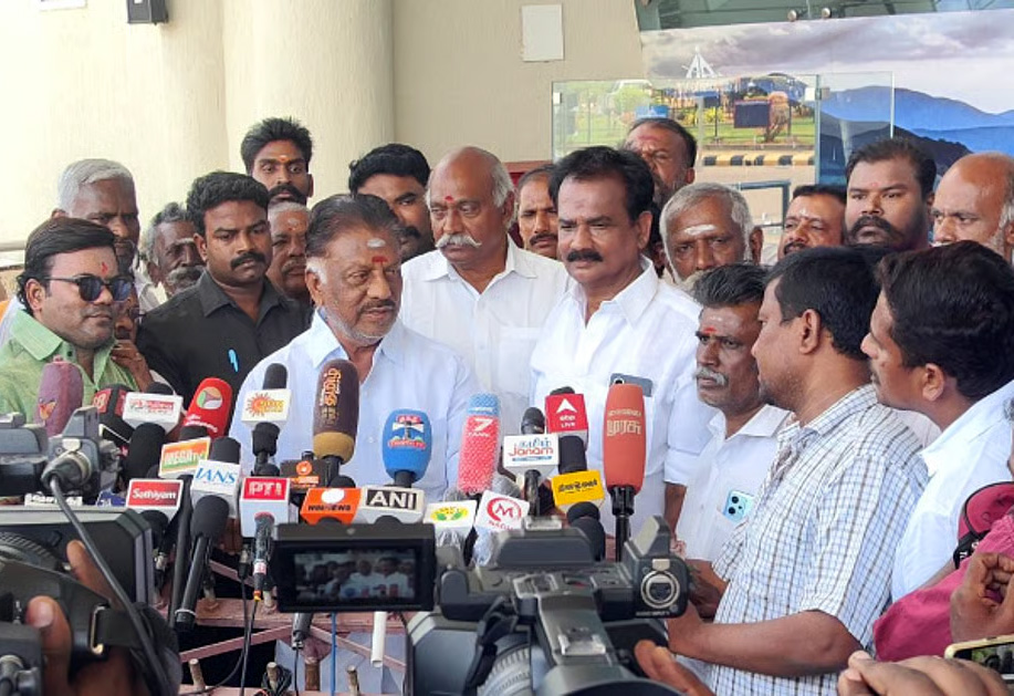 அதிமுக ஒன்றிணைந்தால் முதல்வர் வேட்பாளராக இபிஎஸ்ஸை ஏற்றுக்கொள்வீர்களா?  மதுரை விமான நிலையத்தில் பேட்டி - ஓபிஎஸ் பதில்!