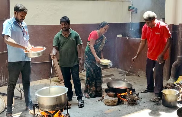 சென்னையில் சமையல் எரிவாயு தட்டுப்பாடு: விறகு அடுப்புகளுக்கு மாறும் உணவகங்கள்!