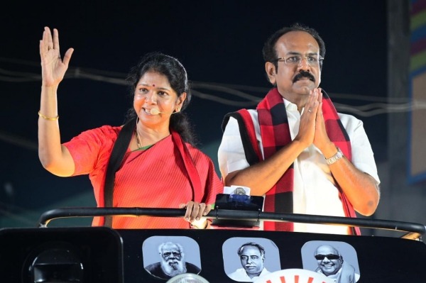 'இல்லத்தரசிகளுக்கு ரூ. 8000 கூப்பன்': கனிமொழியின் அதிரடி பிரசாரம் மற்றும் விளக்கம்