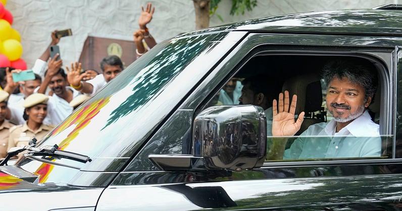 ஸ்டாலின் முதல் சீமான் வரை.. தலைவர்கள் வீடு தேடி சென்ற விஜய்.. தமிழக அரசியலில் புதிய கணக்கு!