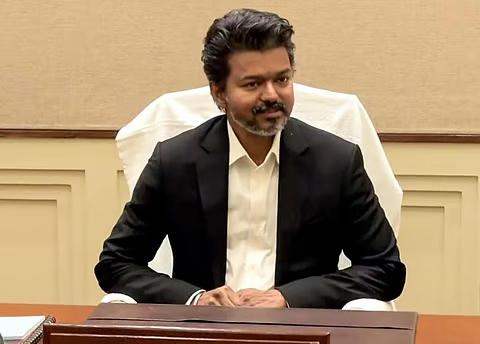 அதிரடி ஆட்சித் தீர்மானம்.. 2 வாரங்களில் 717 மதுக்கடைகள் மூட உத்தரவிட்ட முதல்வர் விஜய்!