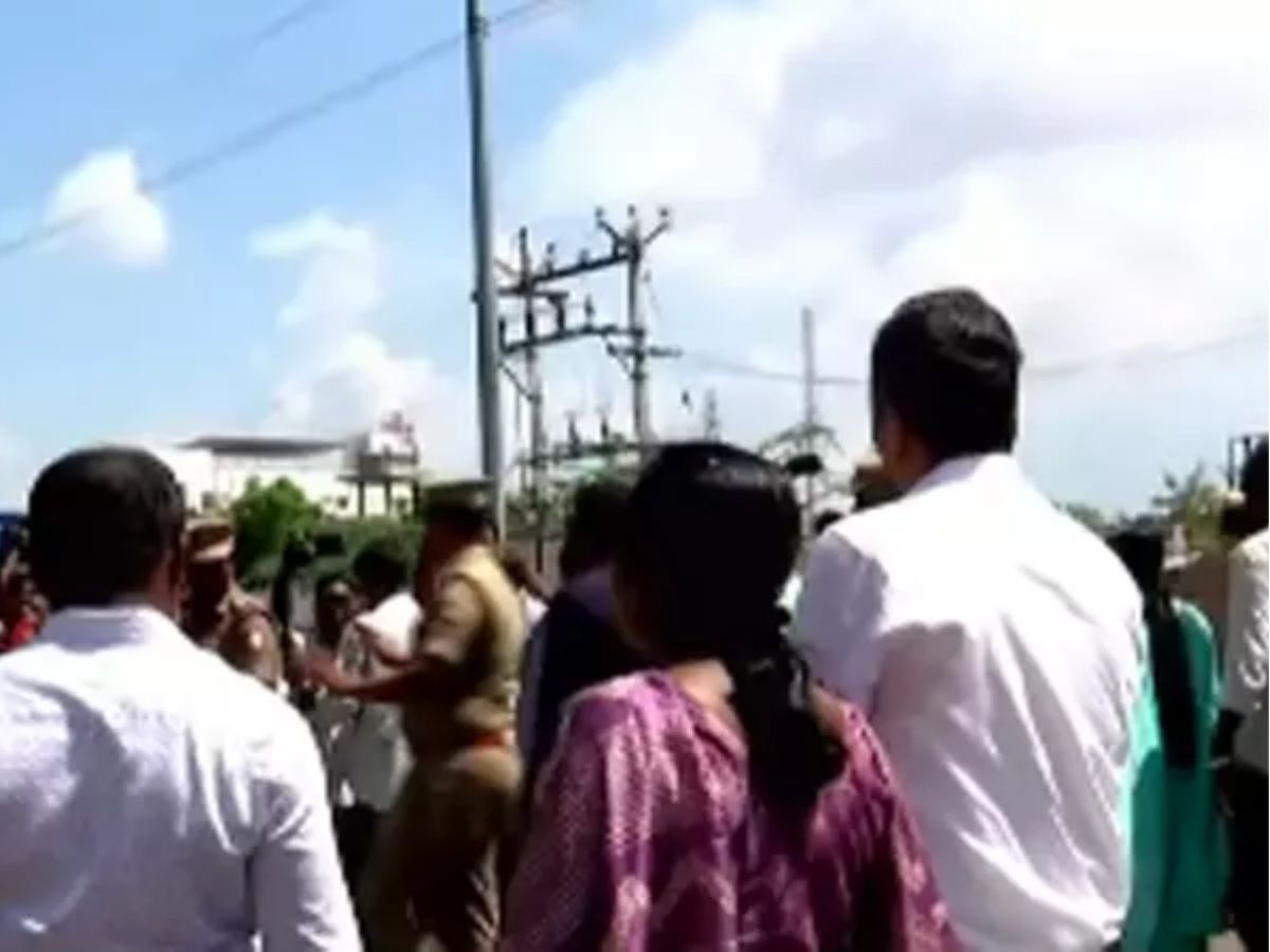 கரூர் நெரிசல் விசாரணை தீவிரம்! - வேலுச்சாமிபுரத்தில் கூடுதல் காவலர்கள் குவிப்பு