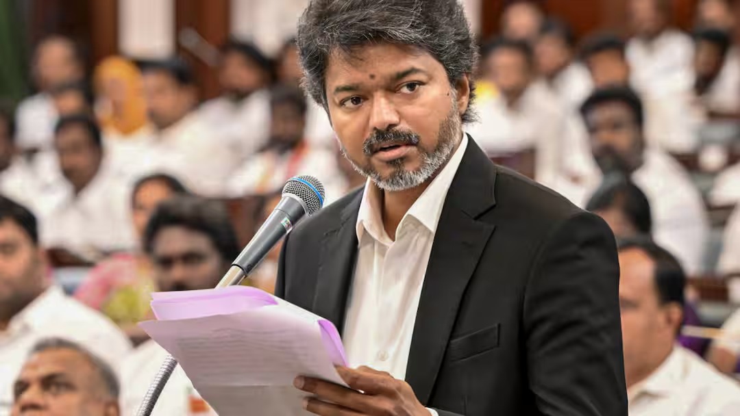 நம்பிக்கை வாக்கெடுப்பில் அதிரடி வெற்றி.. முதலமைச்சர் விஜய் அரசுக்கு 144 எம்.எல்.ஏக்கள் ஆதரவு!