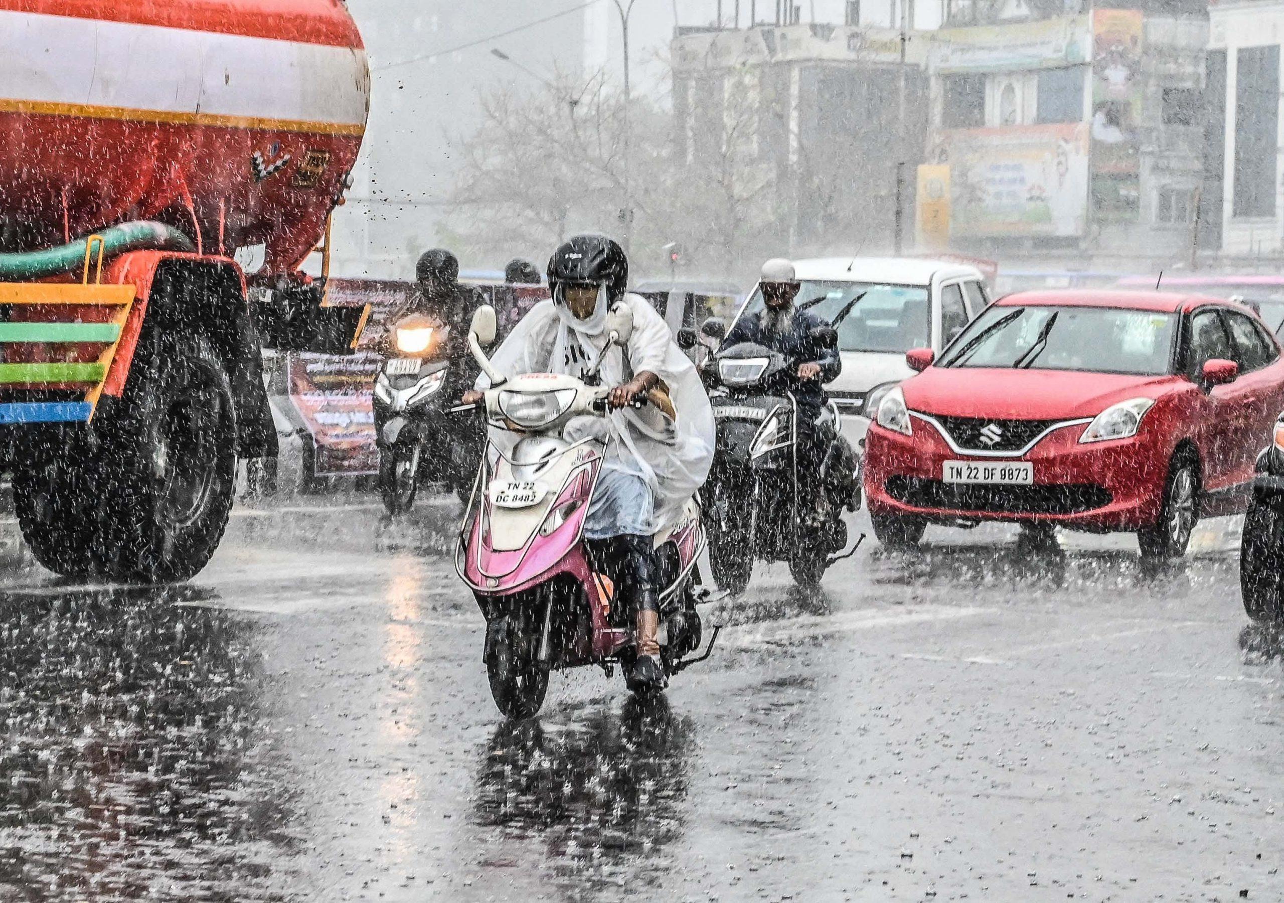 தமிழகத்தில் இன்றும் நாளையும் மழை வெளுத்து வாங்குமா? எந்தெந்த மாவட்டங்களுக்கு வாய்ப்பு?