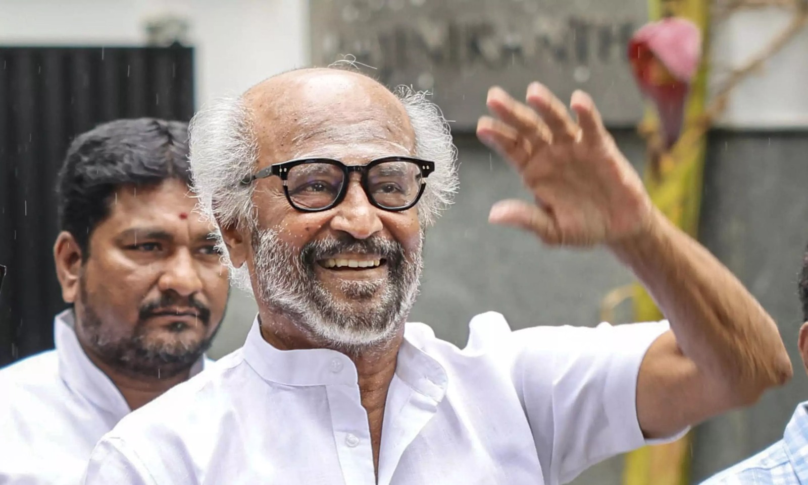 “ரஜினியின் பெயர், புகைப்படத்தை அனுமதியின்றி பயன்படுத்த வேண்டாம்”... ரசிகர் மன்றம் கடும் எச்சரிக்கை!