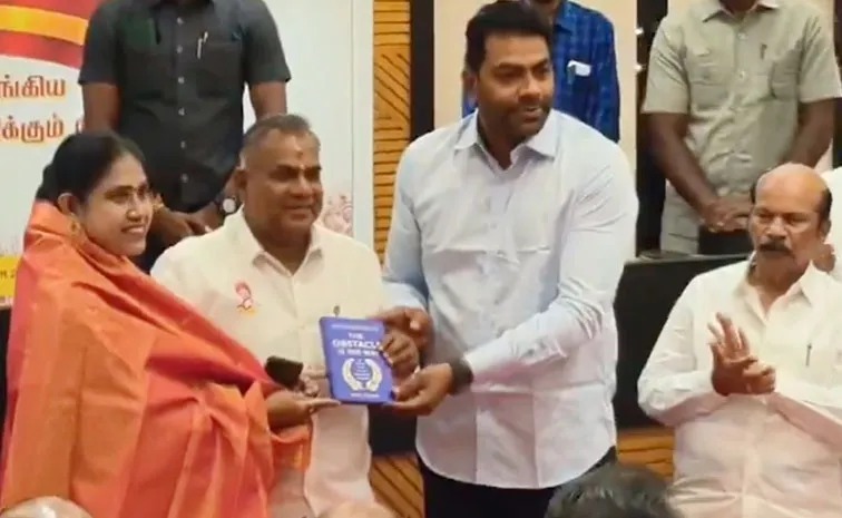 விஜயதாரணியின் அரசியல் முடிவு சரியானதா? காங்கிரஸில் நீடித்திருந்தால் அமைச்சரா ஆகியிருப்பார் என ஆதரவாளர்கள் பேச்சு!