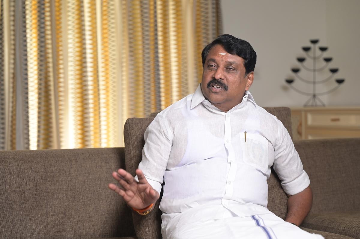 பழையன கழிந்து புதியன புகட்டும் போகிப் பண்டிகை: நயினார் நாகேந்திரன் வாழ்த்து!