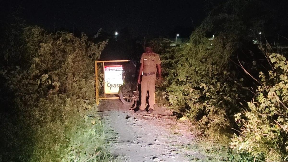 திருவள்ளூரில் அதிர்ச்சி... 3 வயது குழந்தை மீது கொடூர தாக்குதல்; முட்புதரில் வீசப்பட்ட நிலையில் மீட்பு!