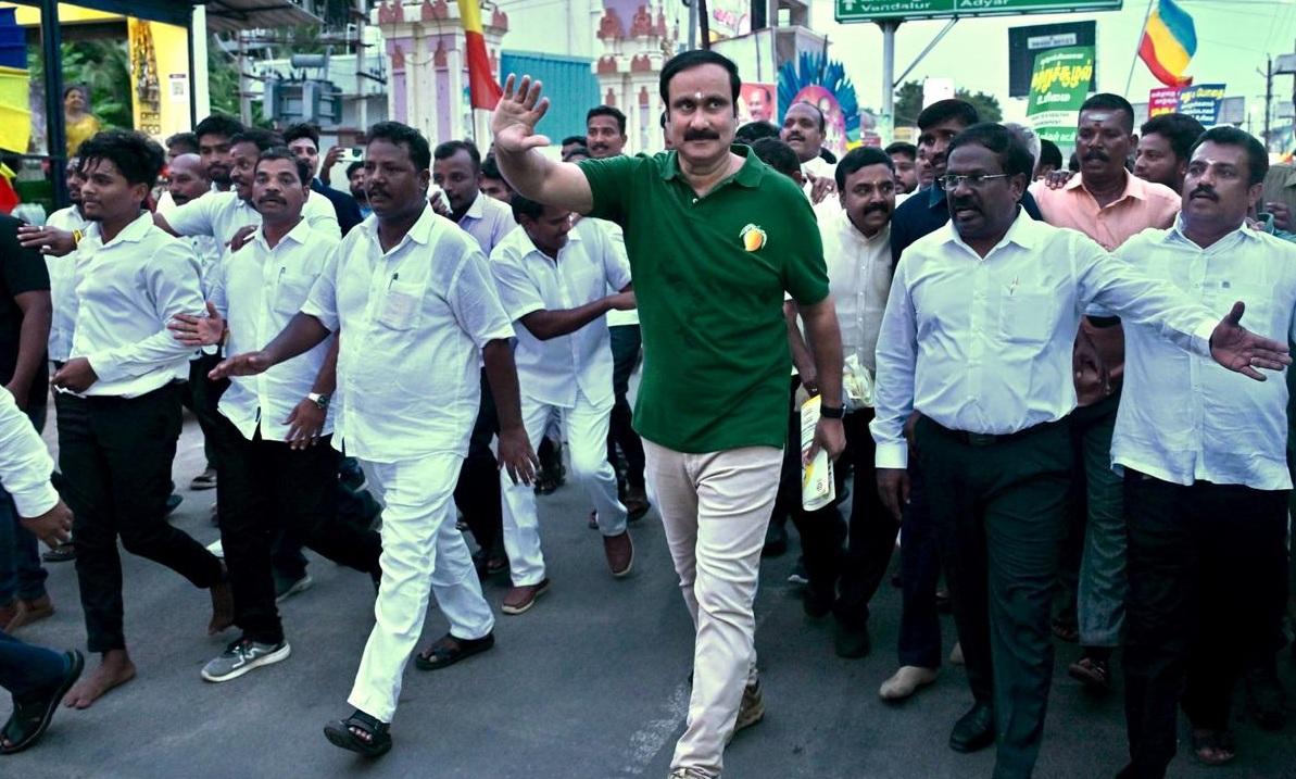 அன்புமணி நடைபயணத்தில் கூச்சல் குழப்பம்