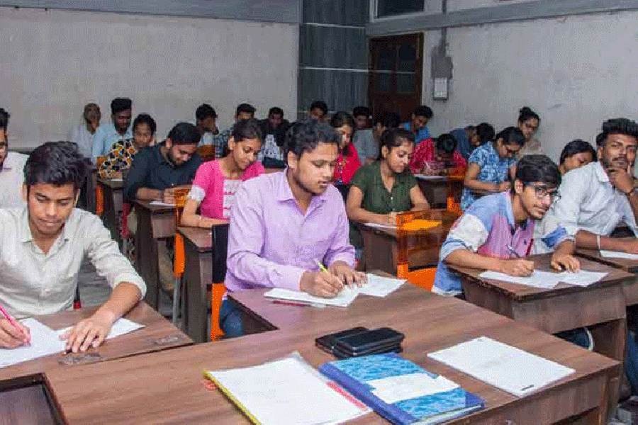 பணியில் உள்ள ஆசிரியர்களுக்கு சிறப்பு ஆசிரியர் தகுதித் தேர்வு: வெளியிடப்பட்ட தேதிகள்.. ஆசிரியர் தேர்வு வாரியம் அறிவிப்பு!