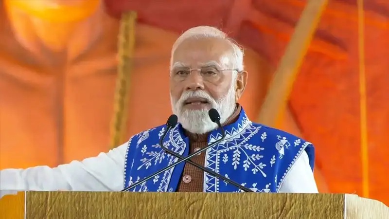 பிர்சா முண்டா பிறந்தநாள் விழா: குஜராத்தில் பிரதமர் மோடி உற்சாக வரவேற்பு!