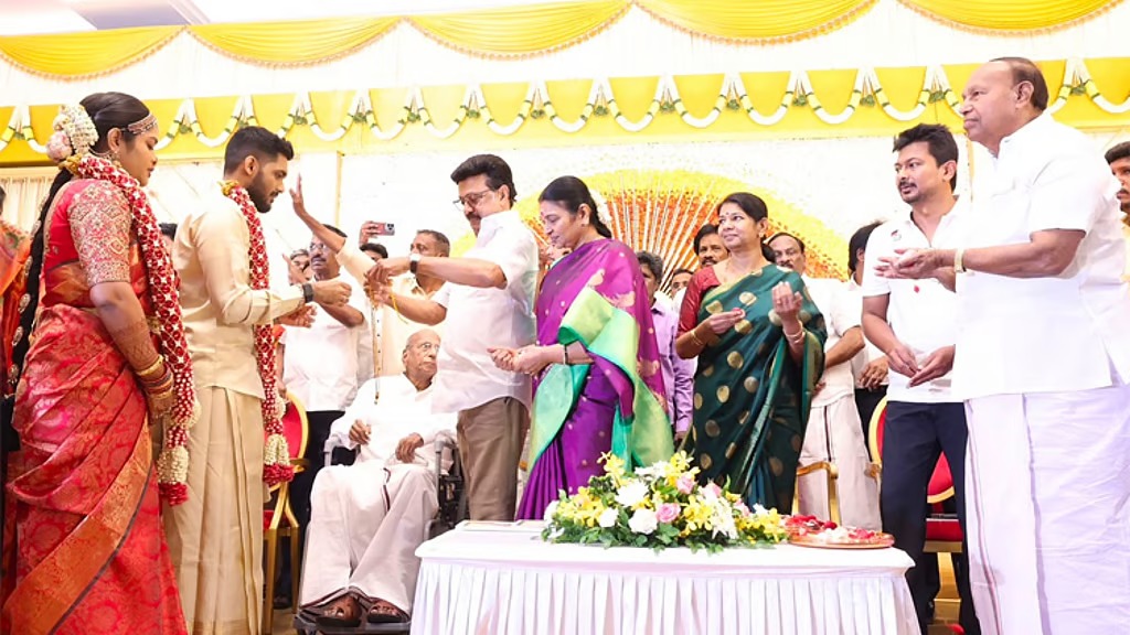 "உடை, செஸ் விளையாட்டு போன்ற சின்ன விஷயங்கள் அல்ல, மக்கள் பிரச்சினைகளே செய்தியாக இருக்க வேண்டும்" - திருமண விழாவில் மு.க.ஸ்டாலின் பேச்சு