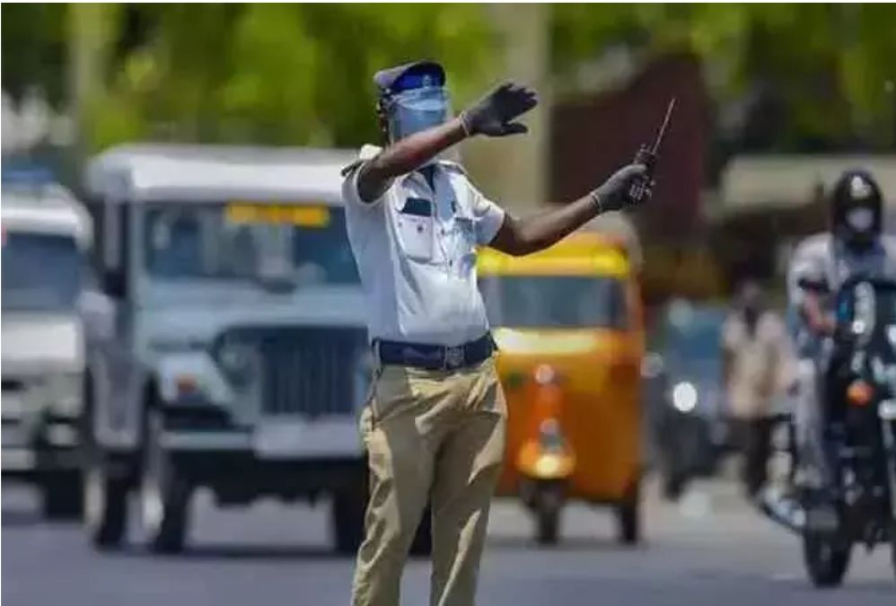 தீபாவளியை முன்னிட்டு சென்னையில் போக்குவரத்து மாற்றம்... எந்த ரூட் தெரியுமா?