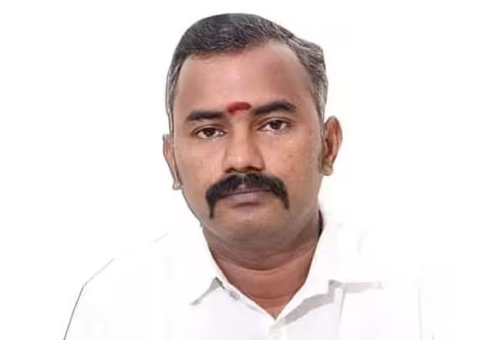 வழக்கறிஞர் ஆடை அணியாமல் ஆஜர்: பாஜக மாநிலச் செயலாளர் மீது நீதிமன்ற அவமதிப்பு நடவடிக்கை!