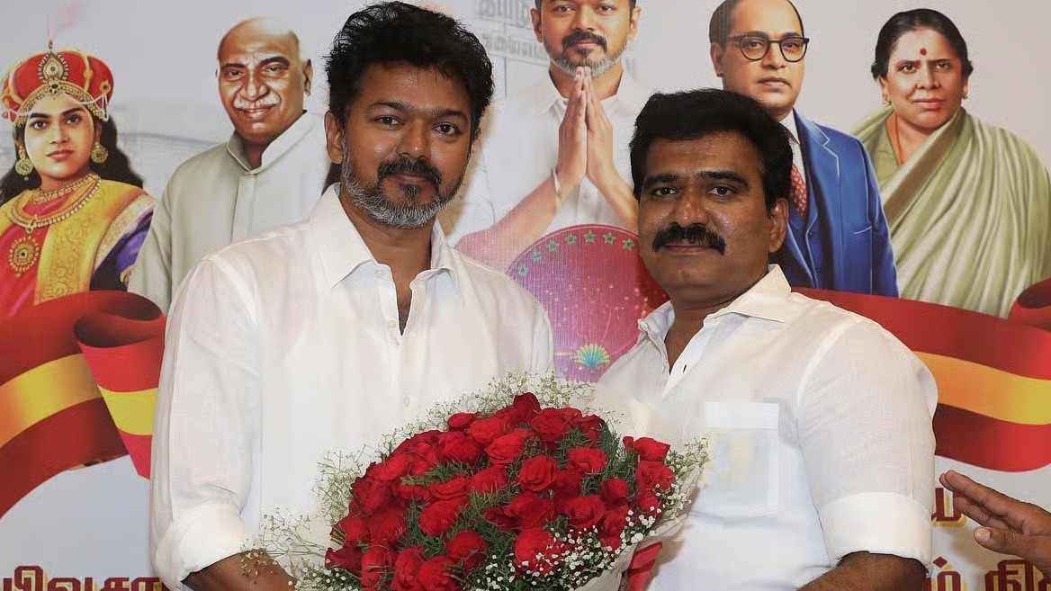 முக்கிய கோப்பை கையில் எடுத்த முதல்வர்.. அருகில் நிர்மல் குமார்? அதிகார வட்டாரத்தில் பரபரப்பு