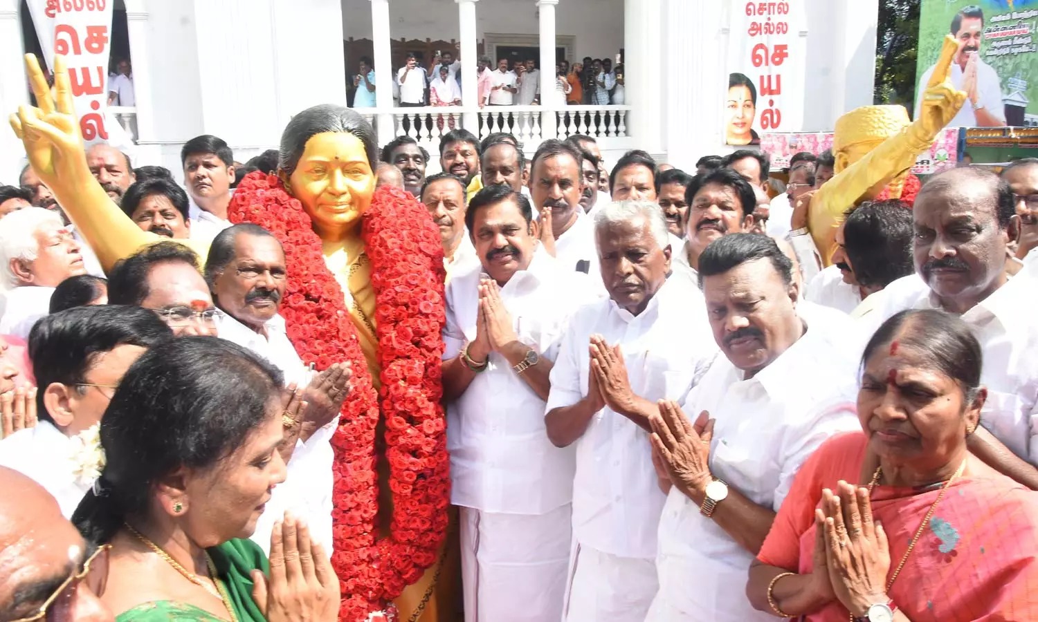 அ.தி.மு.க.வின் 54வது தொடக்க நாள்: எம்.ஜி.ஆர்., ஜெயலலிதா சிலைகளுக்கு எடப்பாடி பழனிசாமி மரியாதை!