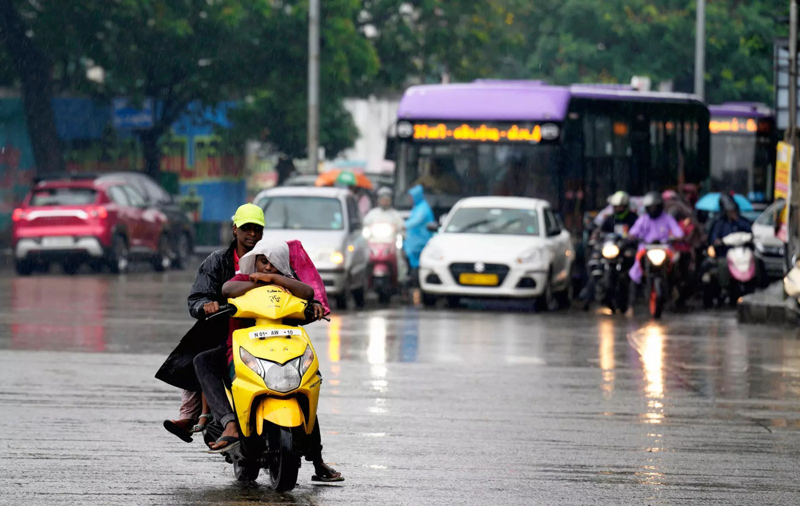 கனமழை அலர்ட்! தமிழகத்தின் பல பகுதிகளில் இன்று இடியுடன் பலத்த மழைக்கு வாய்ப்பு