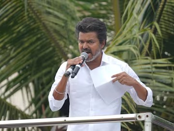 த.வெ.க. தலைவர் விஜய் மீண்டும் பரப்புரை: டிசம்பர் 4-ல் பயணத்தைத் தொடங்க அனுமதி கேட்ட நிர்வாகிகள்!
