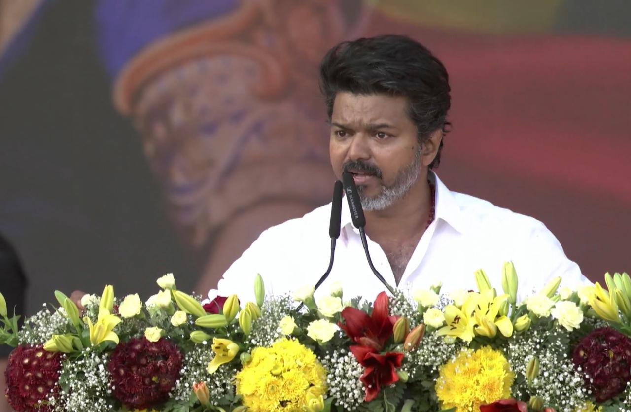 சிங்கம் வேட்டைக்குதான் வெளியில் வரும். வேடிக்கை பார்க்க வராது: விஜய் பேச்சு முழு விவரம்