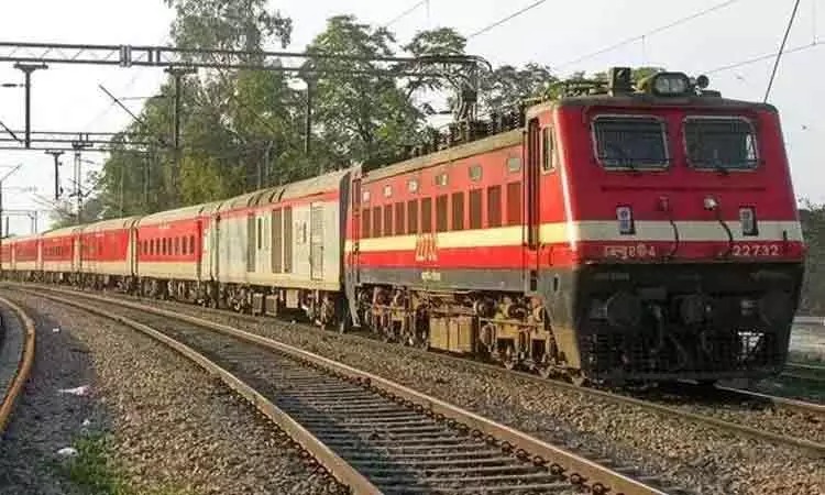 ரயில் பயணிகள் கவனத்திற்கு: டிசம்பர் 26 முதல் ரயில் கட்டணம் உயர்வு அமல்!