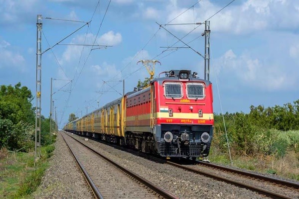 கிறிஸ்துமஸ், புத்தாண்டு கொண்டாட்டம்: தெற்கு ரயில்வே அதிரடி அறிவிப்பு - முக்கிய நகரங்களுக்கு சிறப்பு ரயில்கள்!